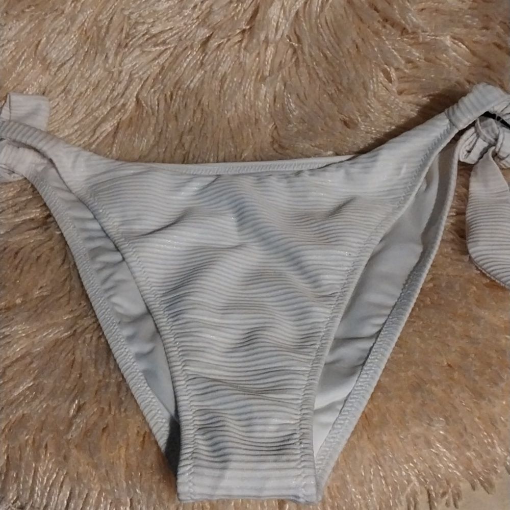 Shade & Shore Women  White Simmering  Bikini Bottoms    NWT. Size M 8-10